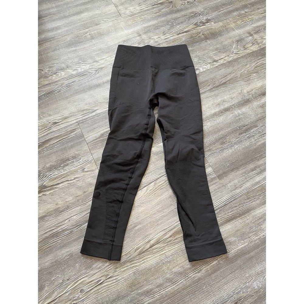 Lululemon In The Zone Crop Size 4 Dark Gray Excellent Condition